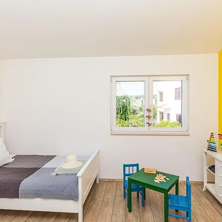 Amazing Home In Vinisce With Wifi