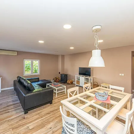 Amazing Home In Vinisce With Wifi