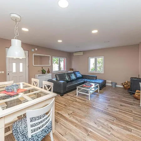 Amazing Home In Vinisce With Wifi